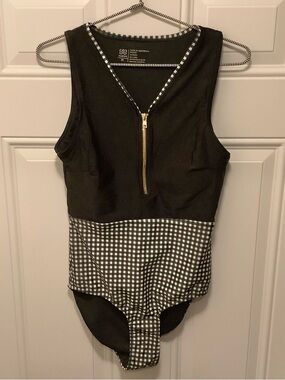 Albion Fit Castaway One-Piece with Black-and-White Gingham Waist Trim Gold Zip M